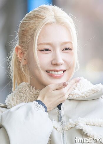 Cho Mi-yeon (Miyeon) - i-dle [(G)I-dle]