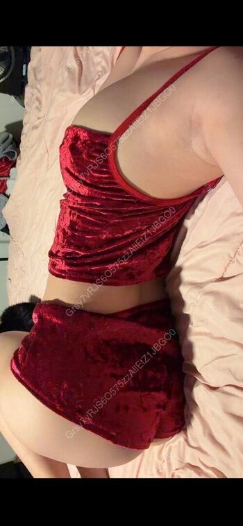 Full leaked Ciggybae  page private onlyfans photo