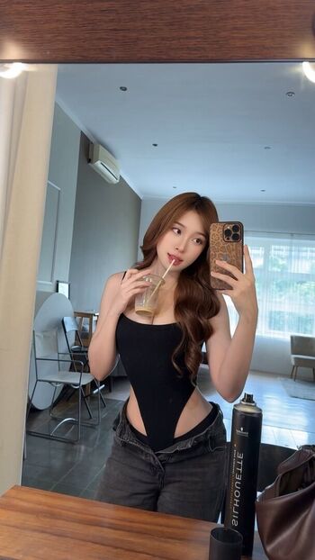 Full leaked Cindythiaap page private onlyfans photo