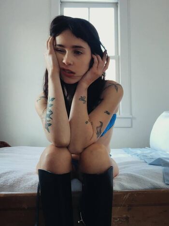 Full leaked Clairo private onlyfans photo