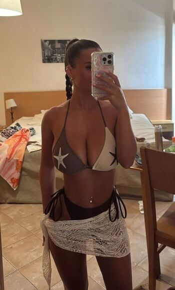 Full leaked Clodaghnicgiollabhain private onlyfans photo