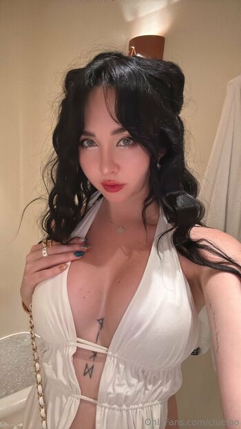 Full leaked Cluelooo page private onlyfans photo