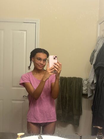 Full leaked Comfycutie private onlyfans photo