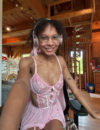 Full leaked Comfycutie private onlyfans photo