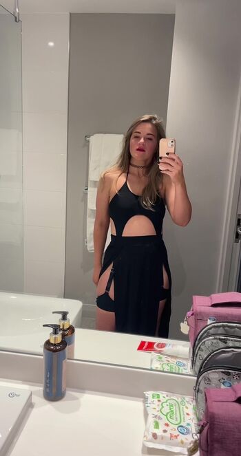 Full leaked Courtney pose page private onlyfans photo