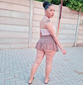 Full leaked Curlyjulz private onlyfans photo