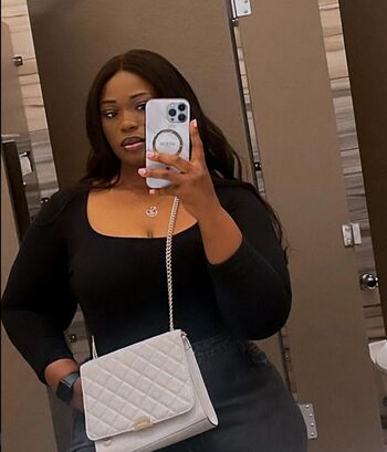 Full leaked Curveitbyellena private onlyfans photo