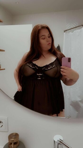 Full leaked Curvycutiexoxo private onlyfans photo