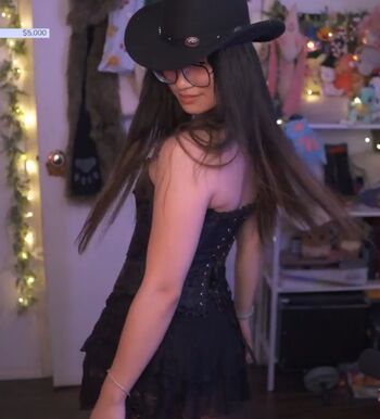 Full leaked Dalcompeach private onlyfans photo