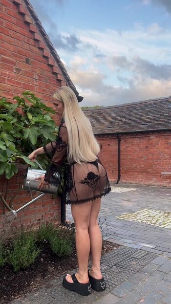 Full leaked Daniellahemsley private onlyfans photo