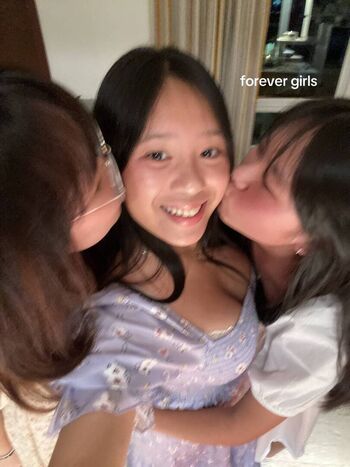 Full leaked Daphnelowkey private onlyfans photo