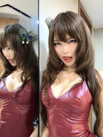 Daturakisses- Sacha Wang