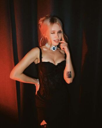 Full leaked Dead blonde private onlyfans photo