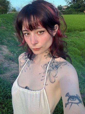 Full leaked Deadmiette private onlyfans photo