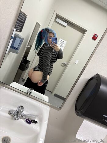 Full leaked Decaying doll private onlyfans photo