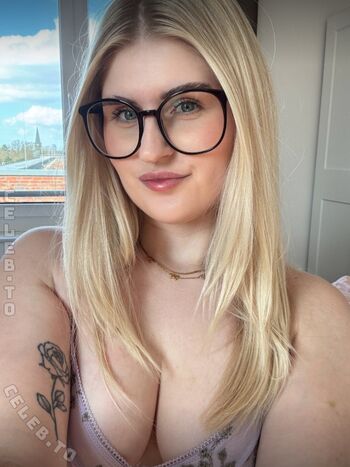 Full leaked Deineemilia page private onlyfans photo