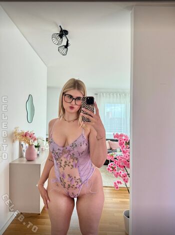Full leaked Deineemilia page private onlyfans photo