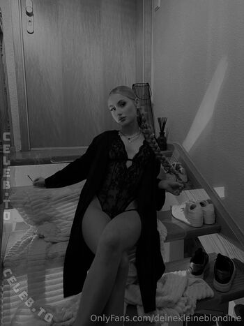 Full leaked Deinekleineblondine page private onlyfans photo
