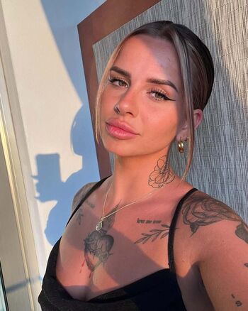 Full leaked Didi shana private onlyfans photo