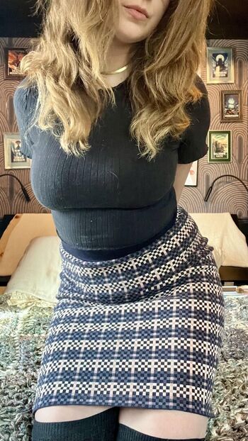 Full leaked Dirty pillow dame page private onlyfans photo