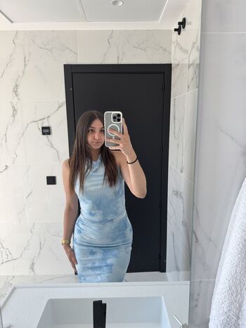 Full leaked Doridelux private onlyfans photo