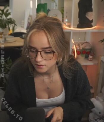 Full leaked Easyemi private onlyfans photo