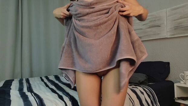 Full leaked Elarahayes private onlyfans photo