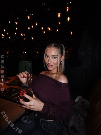 Full leaked Elianabajrami page private onlyfans photo