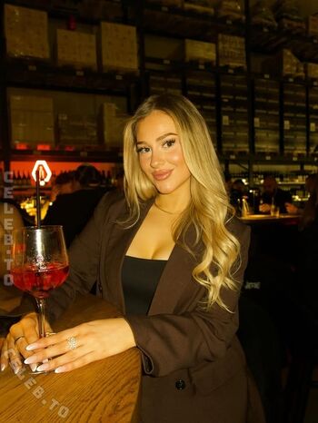 Full leaked Elianabajrami private onlyfans photo