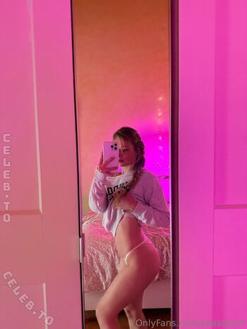 Full leaked Ellakalinin private onlyfans photo