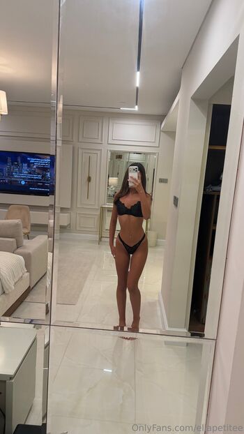 Full leaked Ellapetitee page private onlyfans photo