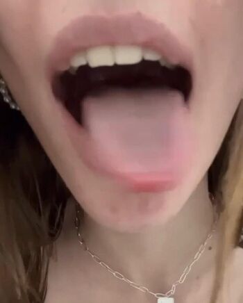 Full leaked Ellesasmrr private onlyfans photo