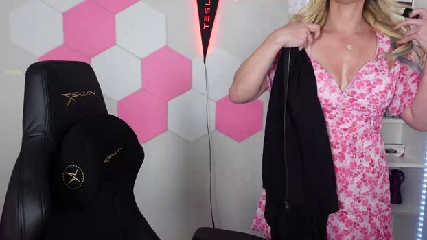 Full leaked Ellie in space private onlyfans photo