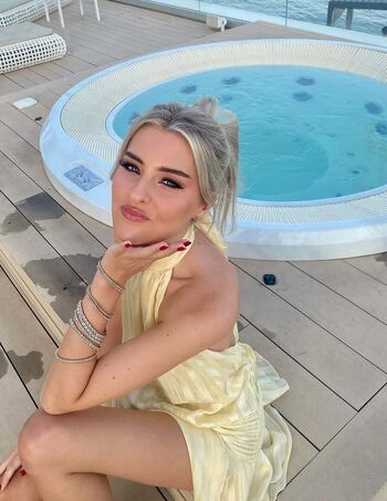 Full leaked Ellie middleton private onlyfans photo