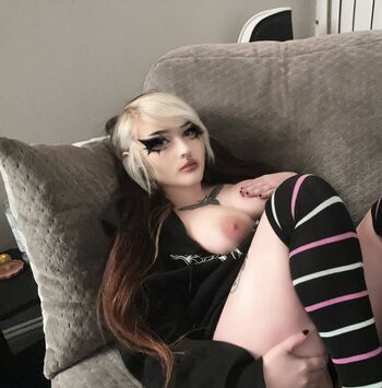 ellieenvy143