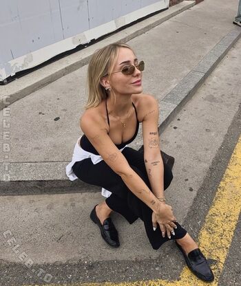 Full leaked Ema louise private onlyfans photo
