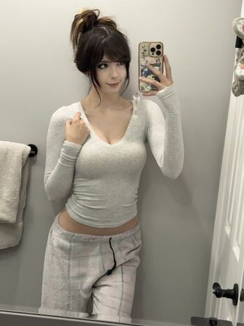 Full leaked Emiki private onlyfans photo