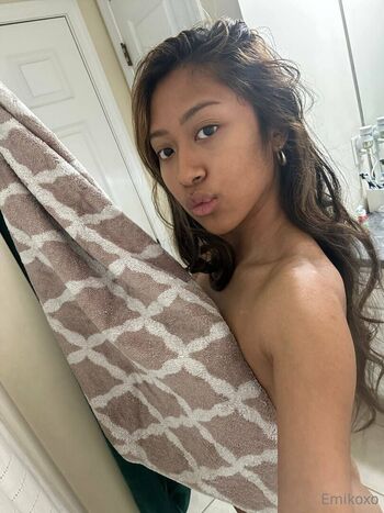 Full leaked Emikoxo private onlyfans photo