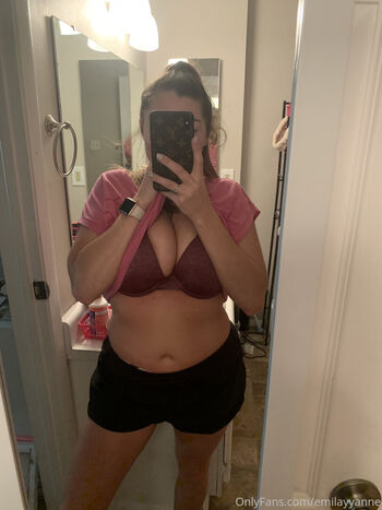 Full leaked Emilayyy babayy private onlyfans photo