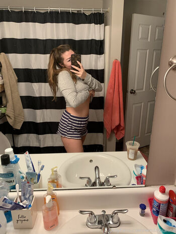 Full leaked Emilayyy babayy private onlyfans photo