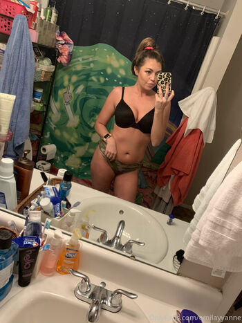 Full leaked Emilayyy babayy private onlyfans photo