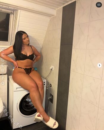 Full leaked Emilia private onlyfans photo