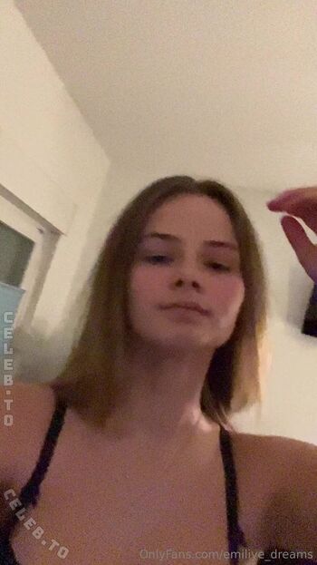 Full leaked Emiliy dreams private onlyfans photo