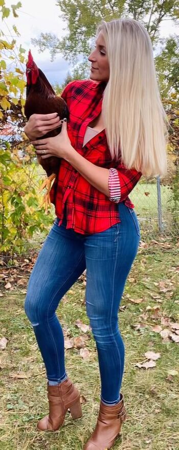 Full leaked Emily mcleod l huntress em l bikini huntress private onlyfans photo