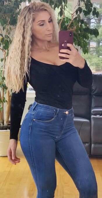 Full leaked Emily mcleod l huntress em l bikini huntress private onlyfans photo