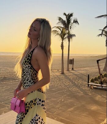 Full leaked Emily roman page private onlyfans photo