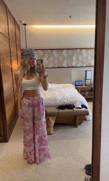 Full leaked Emily roman page private onlyfans photo