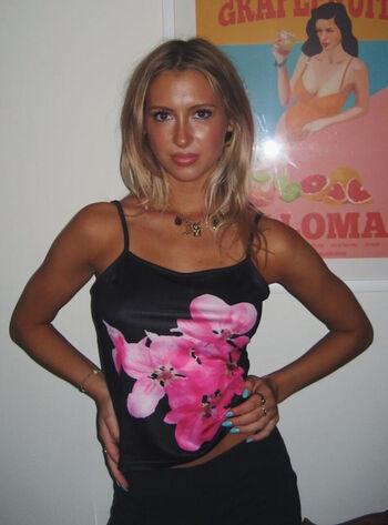 Full leaked Emily roman page private onlyfans photo