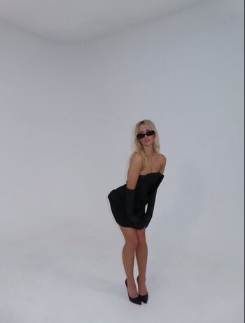 Full leaked Emily roman page private onlyfans photo