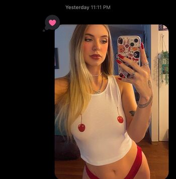 Full leaked Emilybrooks private onlyfans photo